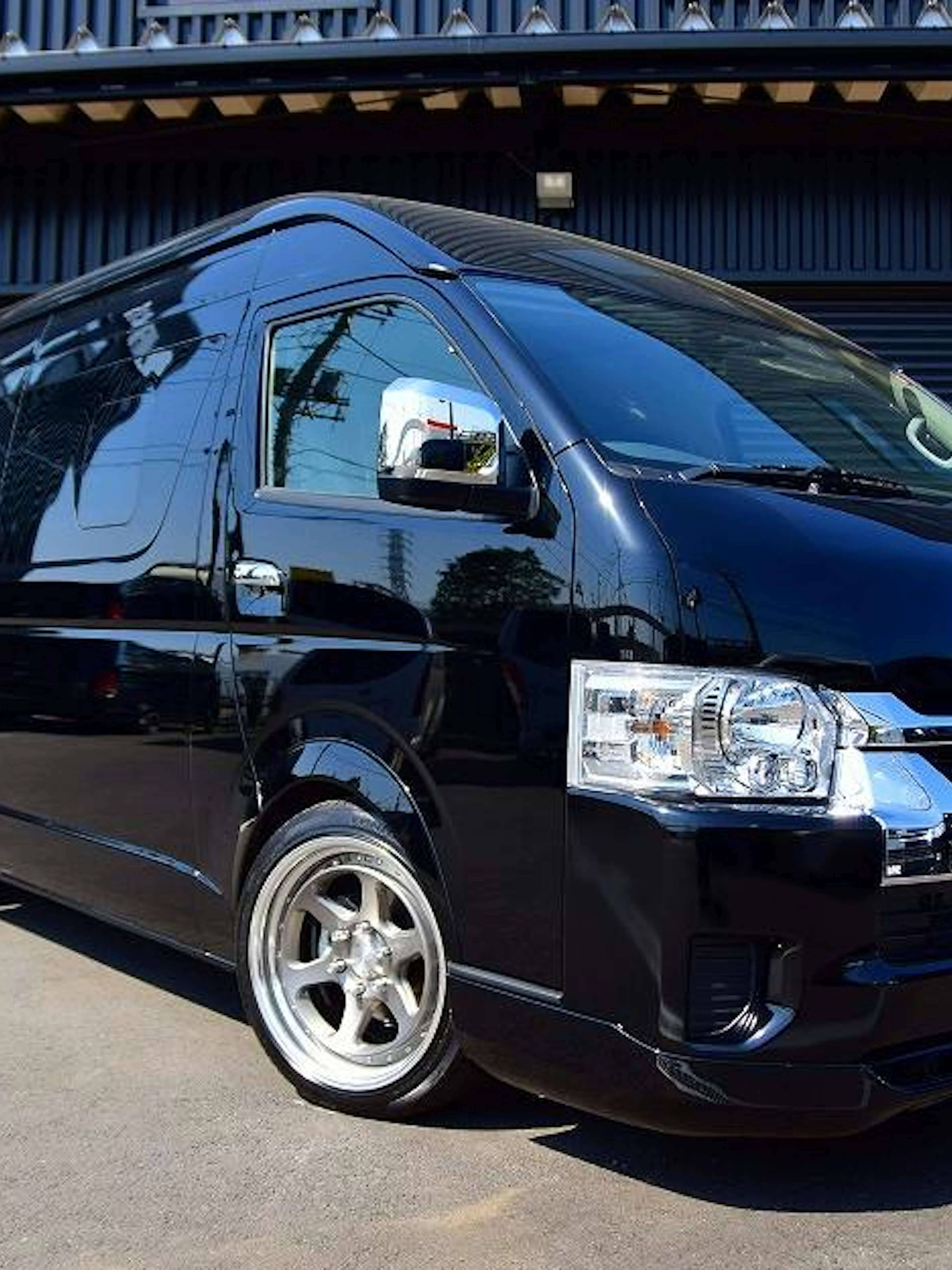 Private transfer van for Kansai Airport to Kansai area, Osaka.