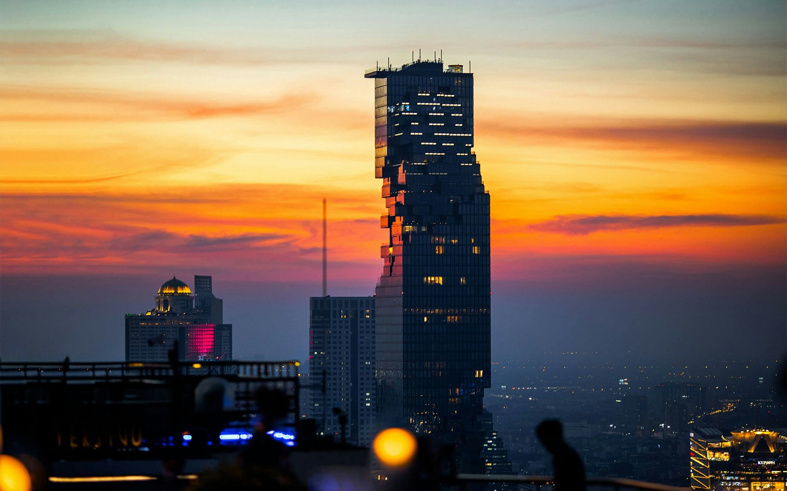 Mahanakhon Skywalk
