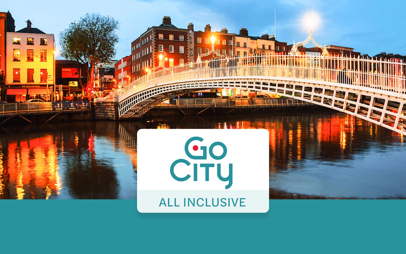 Ha'penny Bridge over River Liffey at dusk, Dublin, Ireland.