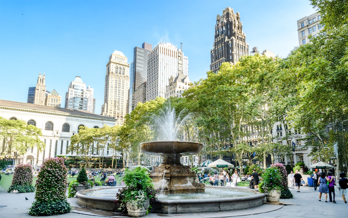 Fountain in Bryant Park with Manhattan skyline, New York.