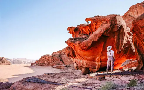 wadi rum'dan: küçük grup jeep safarisi, bedevi kampında konaklama ve yemekler dahil-1