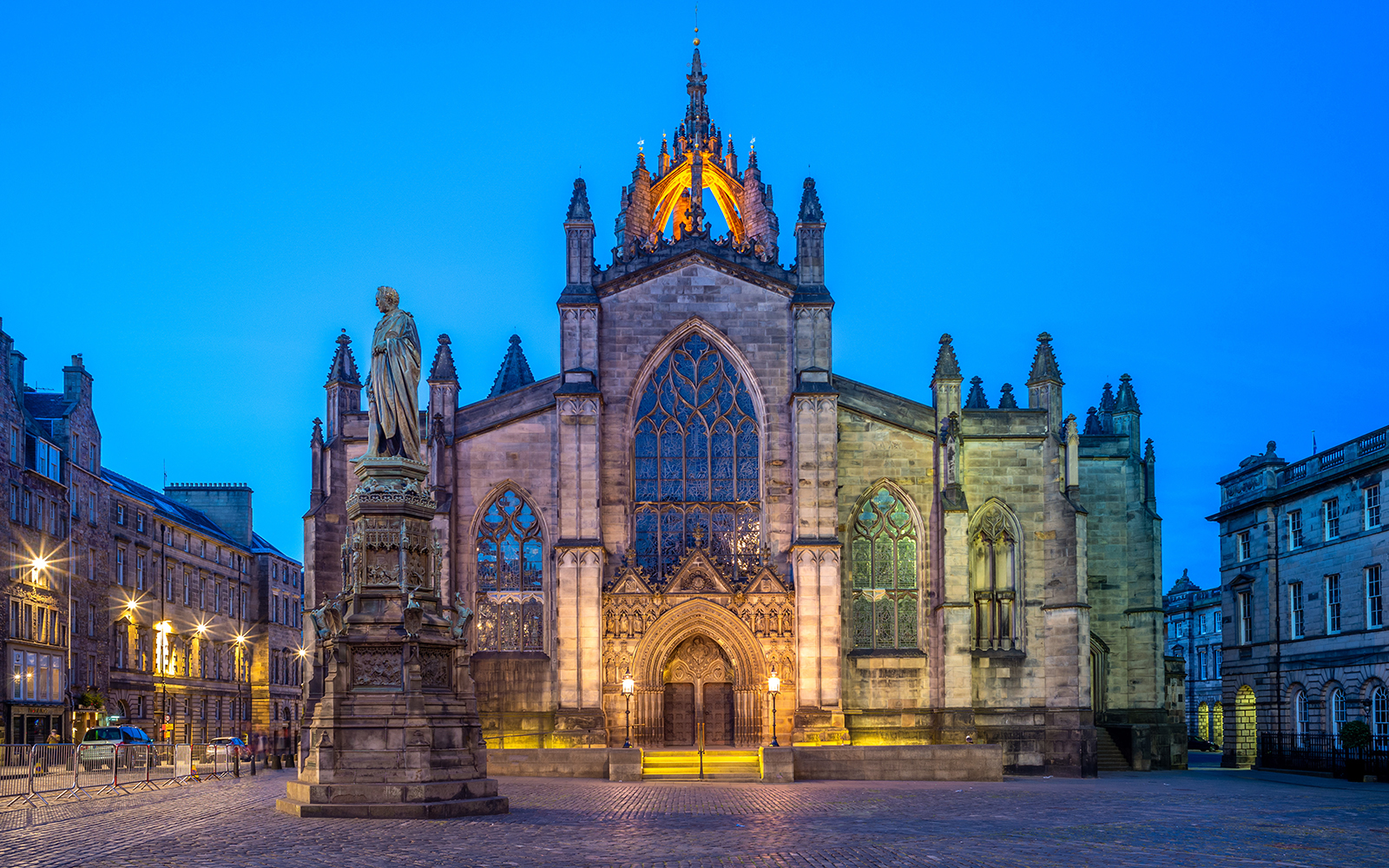 St. Giles' Cathedral exterior with intricate Gothic architecture in Edinburgh, Scotland.