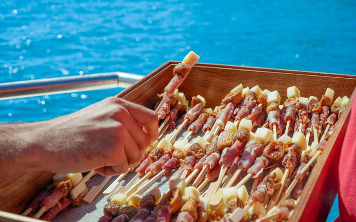 Prosciutto and cheese skewers served on a boat during Vilamoura brunch tour in Algarve.