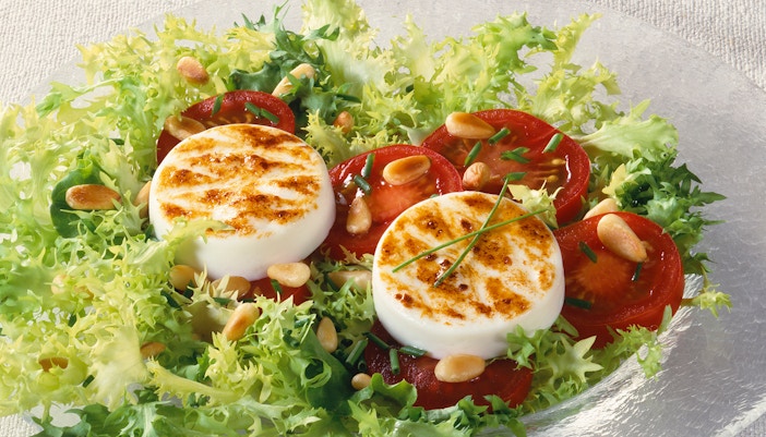 Salad with tomatoes and eggs