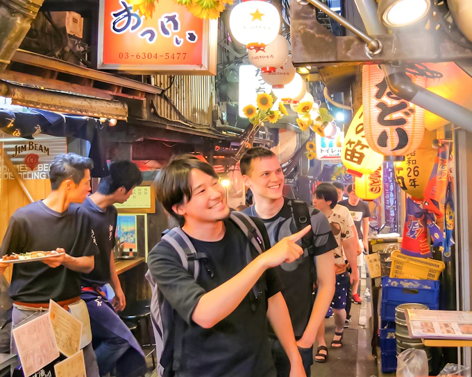 Tokyo: Shinjuku Bar Hopping Tour with All-You-Can-Drink and Dinner