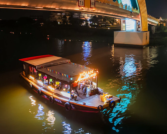 Hoi An Memories Show Tickets with Lantern Release on Boat
