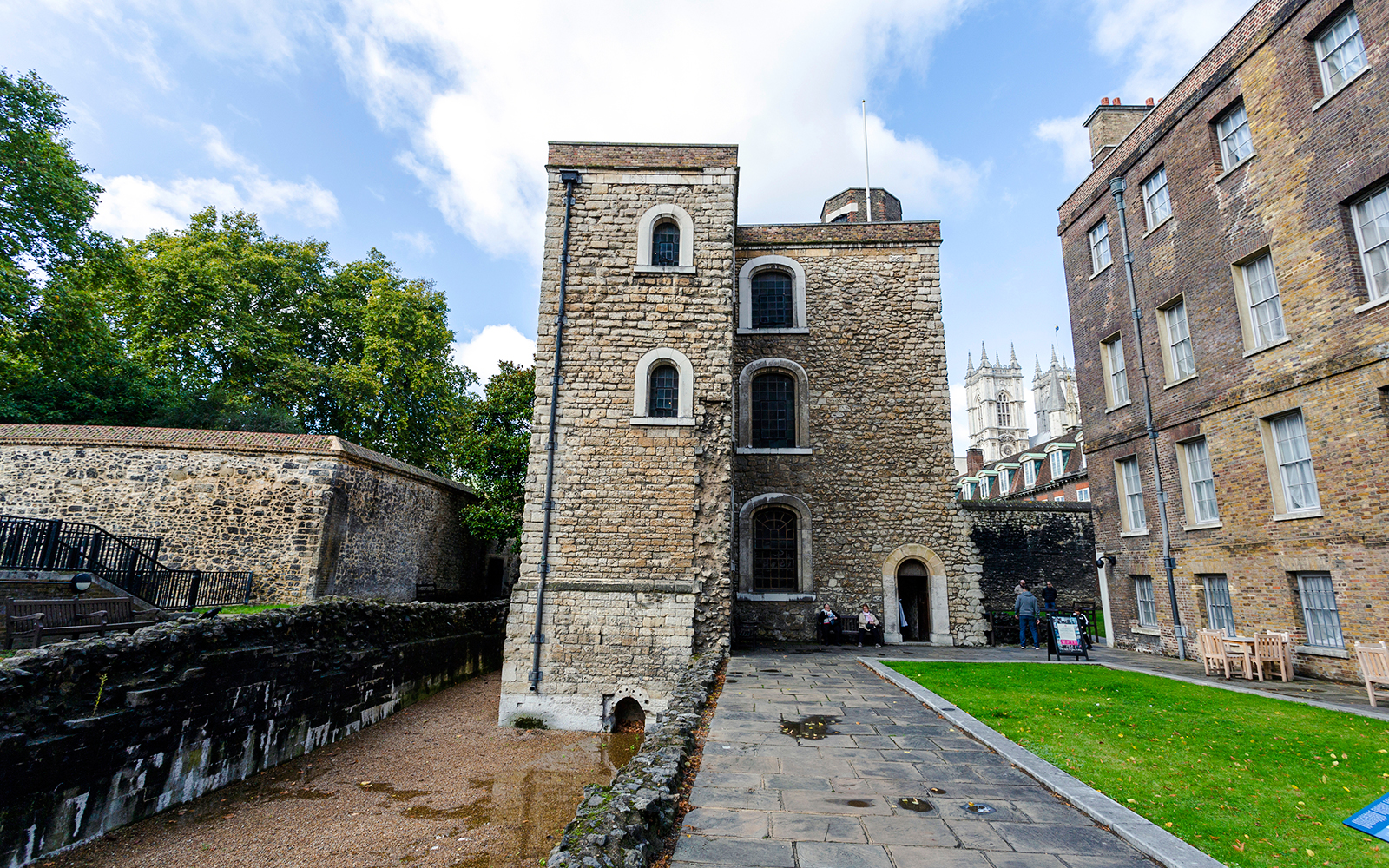 Jewel Tower in London with stone architecture and surrounding courtyard.