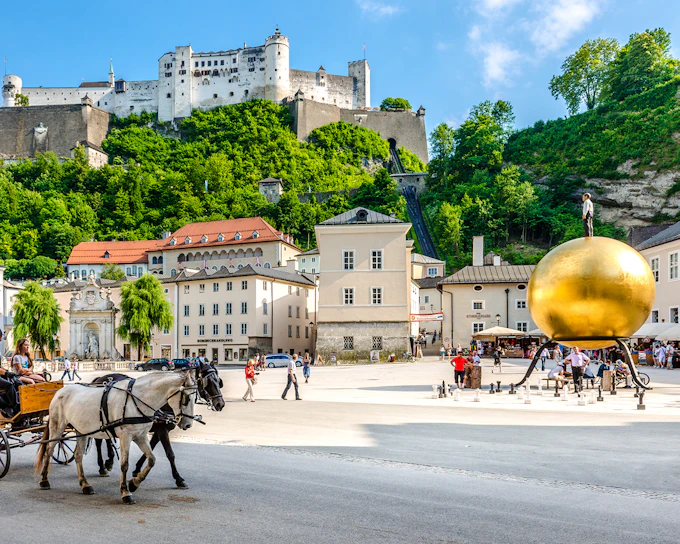 From Vienna: Hallstatt, Salzburg, Alps & Lakes Day Trip