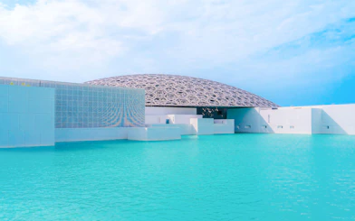 Privétour door Abu Dhabi tijdens een tussenstop, inclusief luchthavenvervoer en toegang tot de Grote Moskee