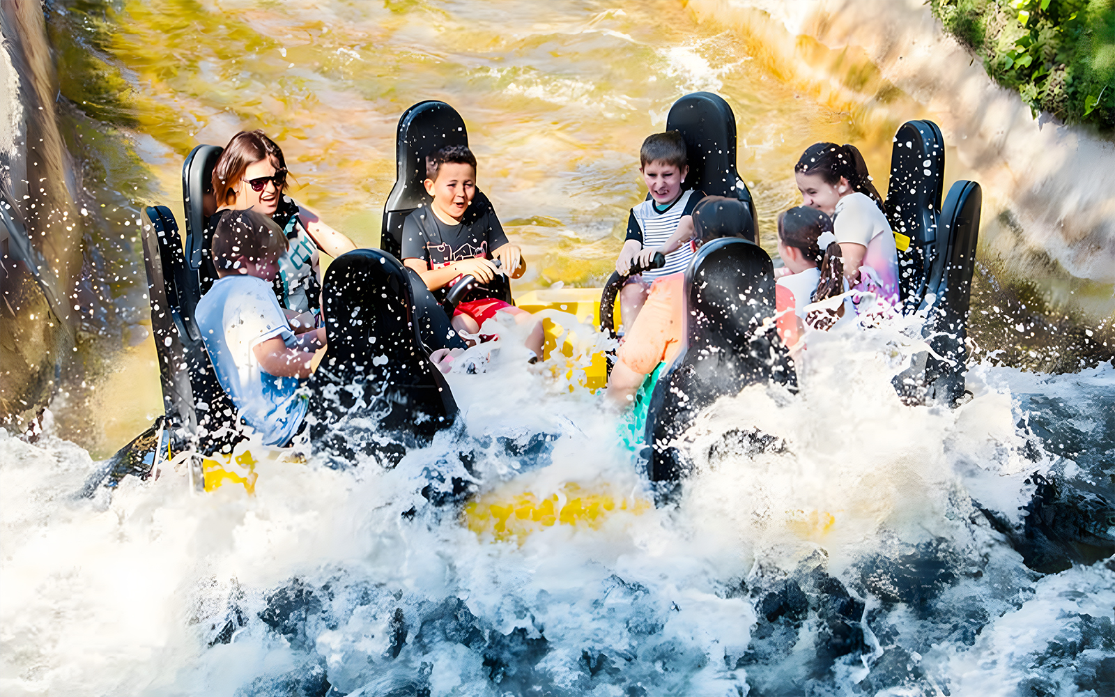 Visitors enjoying Los Rapidos water ride at Parque de Atracciones de Madrid.