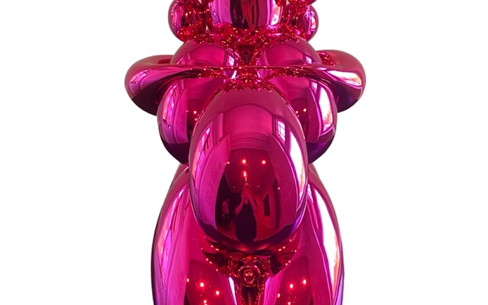 Jeff Koons' pink balloon sculpture at Moco Museum.