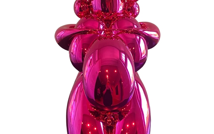 Jeff Koons' pink balloon sculpture at Moco Museum.