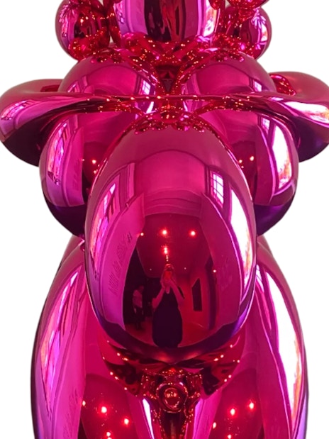 Jeff Koons' pink balloon sculpture at Moco Museum.