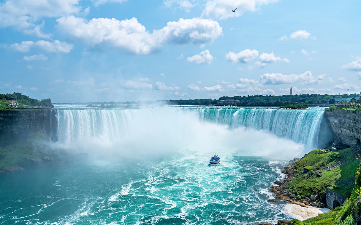Boat approaching Horseshoe Falls at Niagara River.