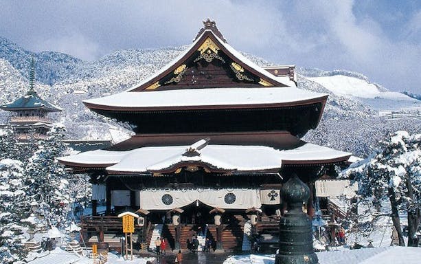 nagano: snow monkeys, zenkoji temple & sake day trip-3