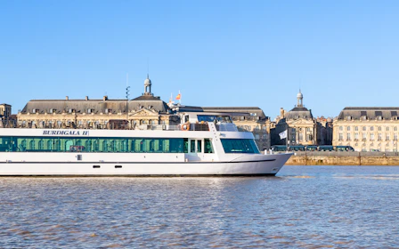 1.5-Hour Bordeaux River Cruise with Wine and Canelé Tasting