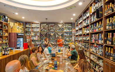 Málaga Wine Tasting with 5 Spanish Wines and Tapas Pairings