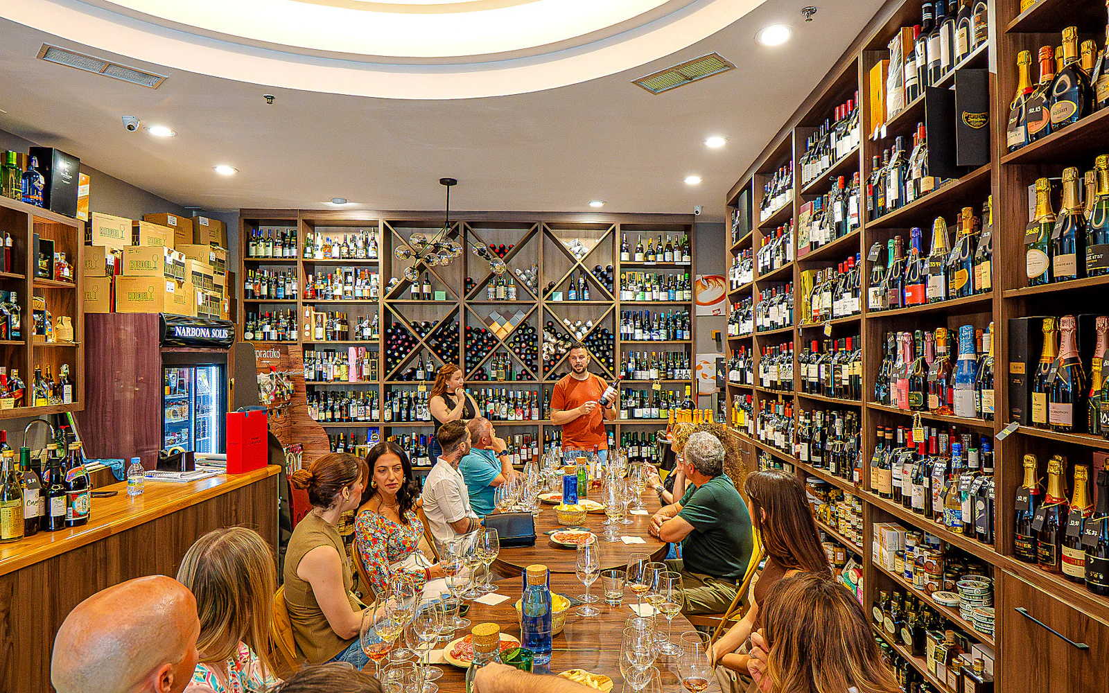 Málaga Wine Tasting with 5 Spanish Wines and Tapas Pairings