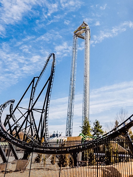 Roller coaster and tower ride at Parque Warner Madrid.