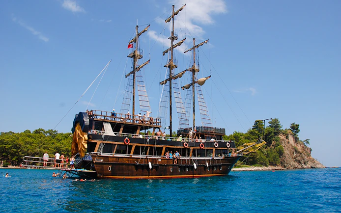 Antalya: Lara Pirate-Themed Boat Trip with Lunch