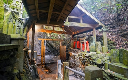 de verborgen waterval van fushimi inari in kyoto: beleef het heilige takigyo-ritueel-5