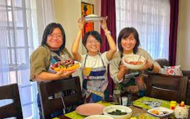 Visitors enjoying a traditional cooking class in Nairobi, displaying prepared dishes.