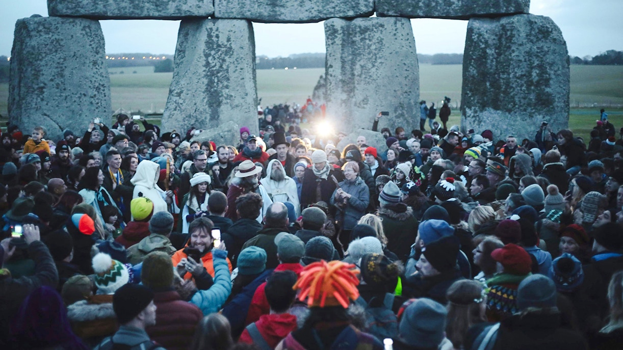 Crowd gathered at Stonehenge for Winter Solstice celebration.