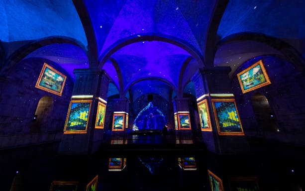 Visitors at Immersivus Gallery Lisbon viewing Monet and Klimt light and sound show.