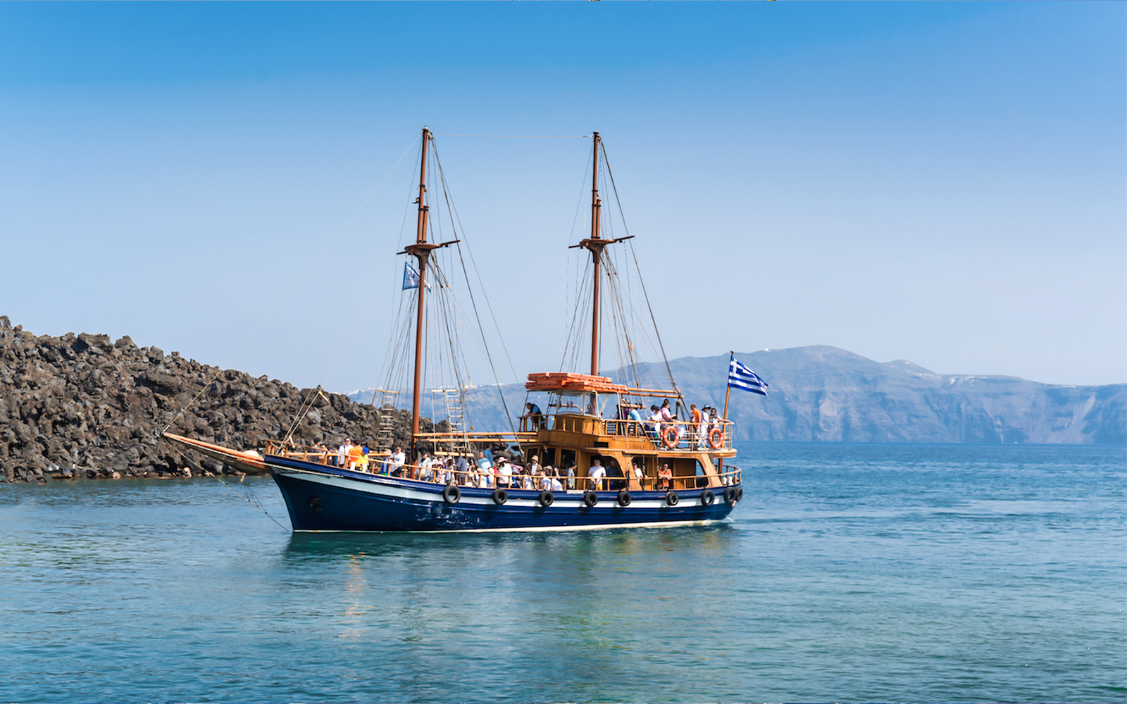 Santorini Volcanic Islands Boat Tour with Hot Springs Visit & Volcano Hike