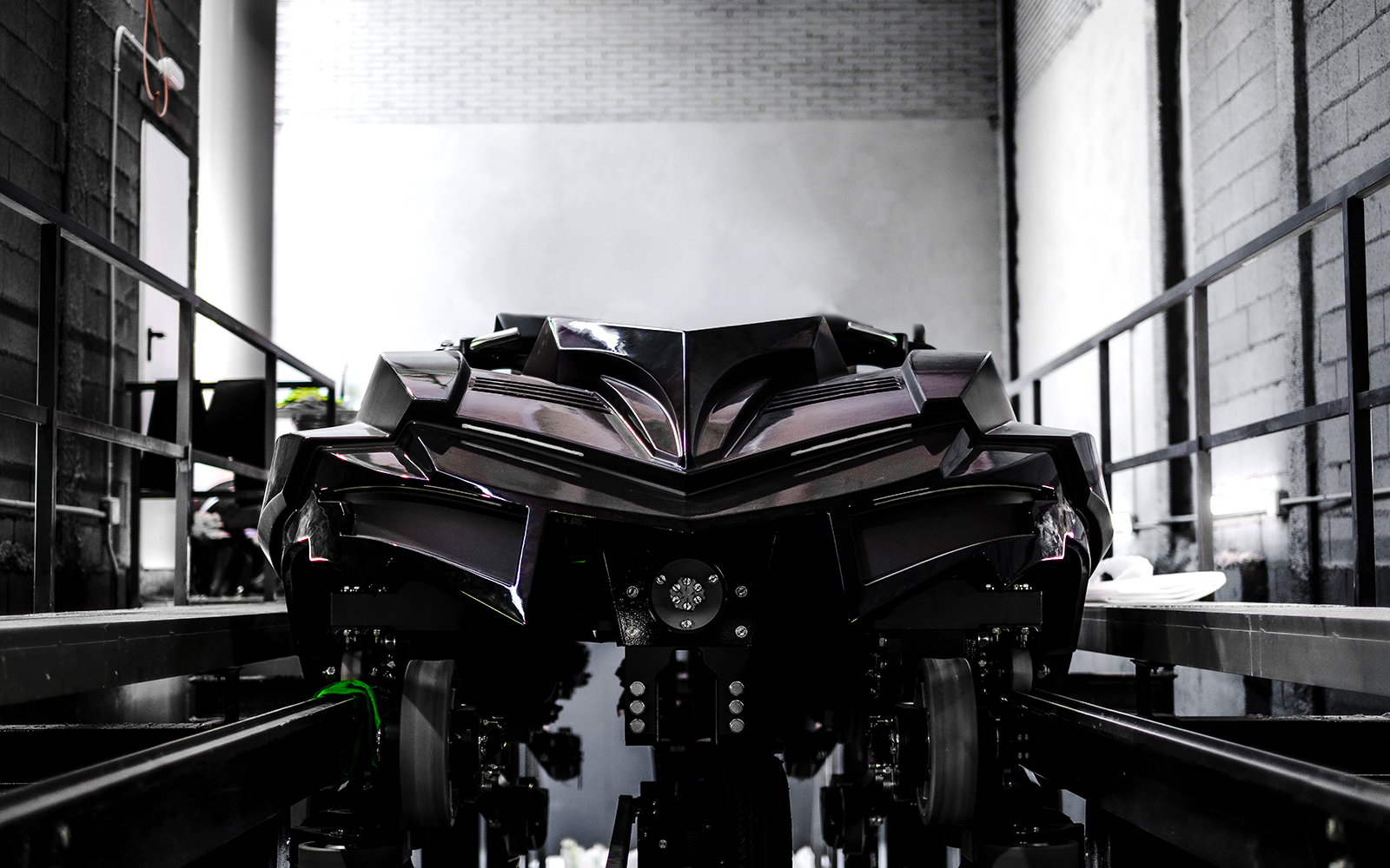 Shadows of Arkham ride at Parque Warner Madrid featuring Gotham City skyline.