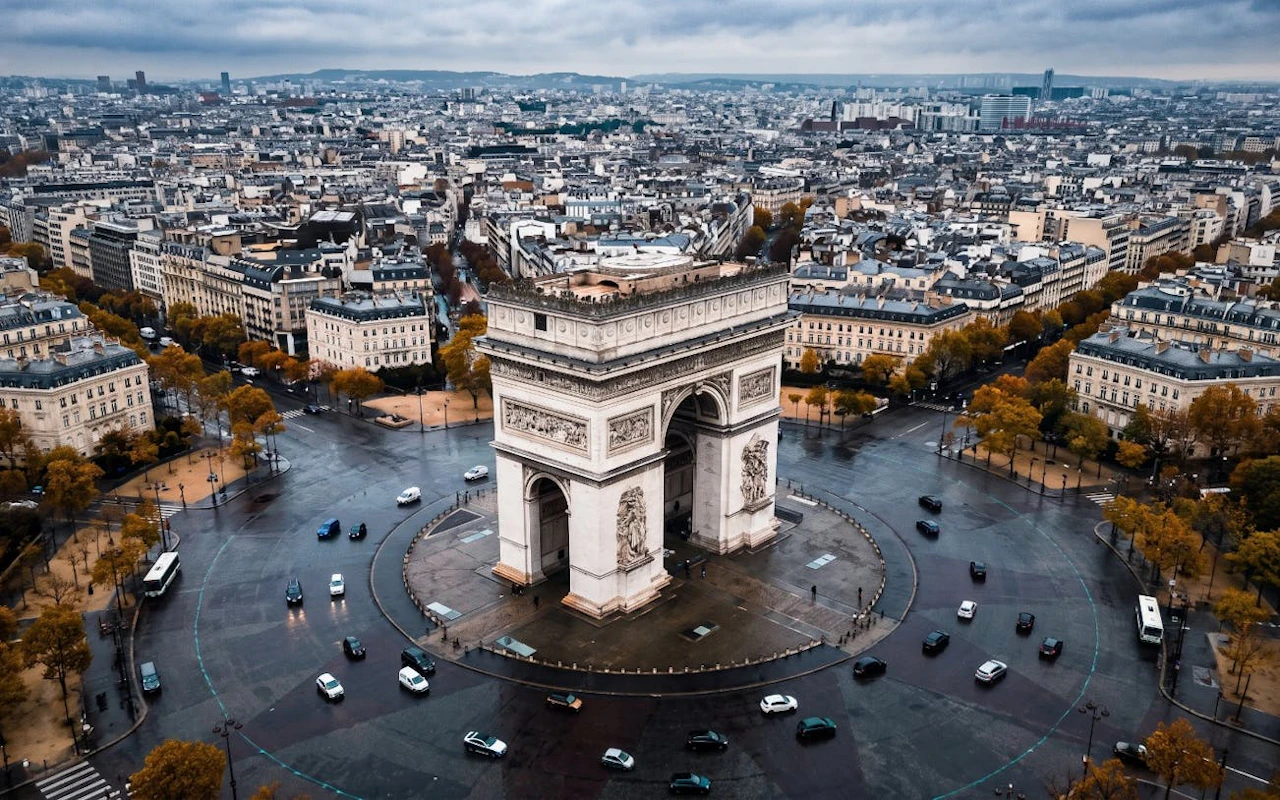 Arc de Triomphe Entry Ticket with Audio Guide and Rooftop Access — 6