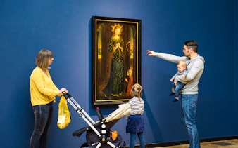 Family viewing artwork at Hamburger Kunsthalle exhibit.