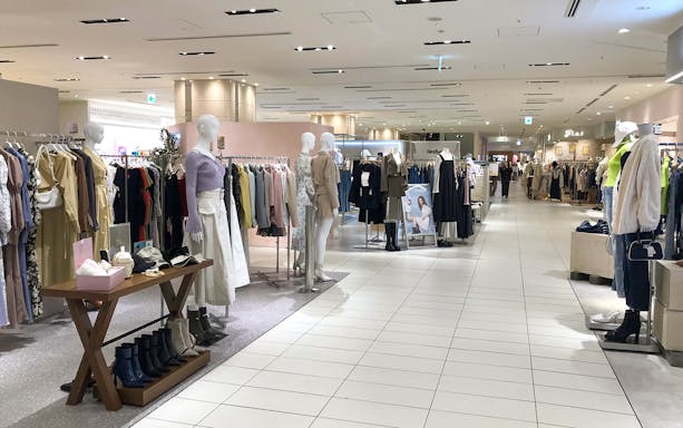 Shopping mall interior with clothing displays and mannequins, related to JR Haruka Airport Express combo.
