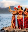 19:00: Nā Lei Aloha Lū‘au Hula Gösterisi