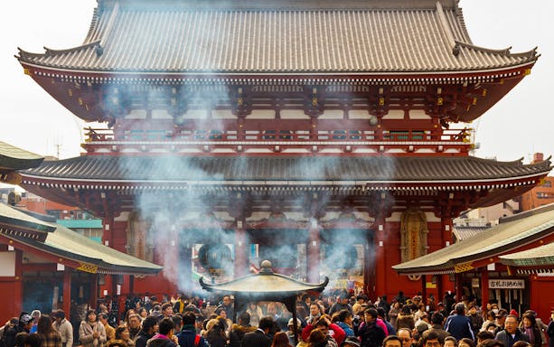 Crowd at Sensoji Temple in Asakusa, Tokyo during a family food tour.