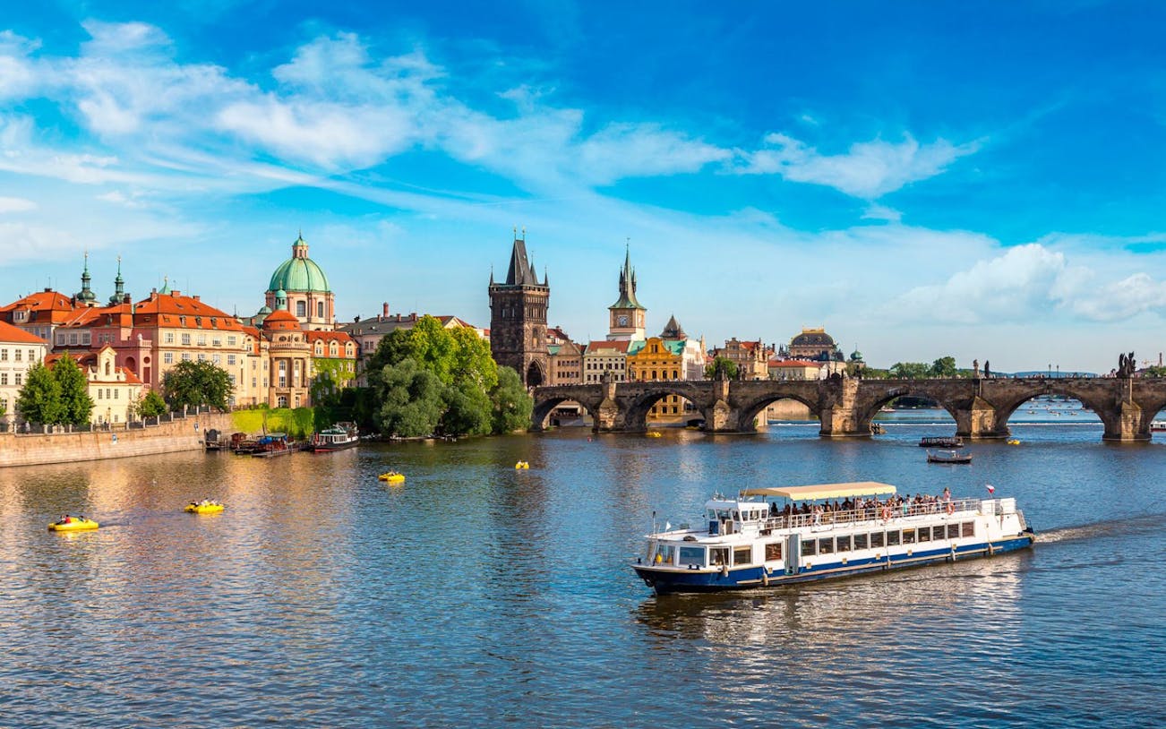 prague hop-on hop-off bus and river cruise combo ticket-4