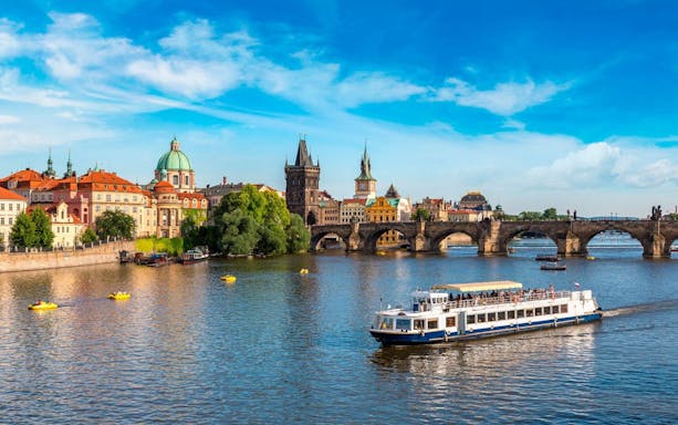 prag hop-on hop-off bus und flussfahrt kombiticket-4