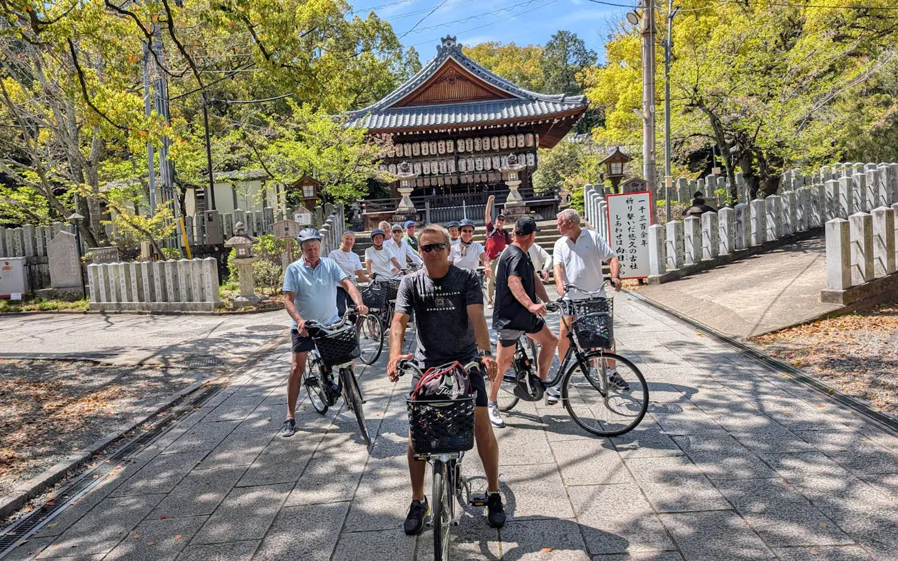 e-sykkeltur i kyoto gjennom bambuskoger, fjelltempler og med lokal sushi til lunsj-10