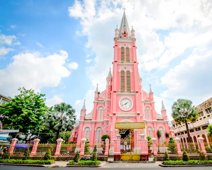 Ho Chi Minh City Walking Tour with Teddy Bear Café Drink and Monet Digital Art Exhibition Ticket (Product 52772)