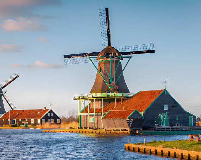 From Amsterdam: Zaanse Schans, Volendam, and Marken Guided Tour