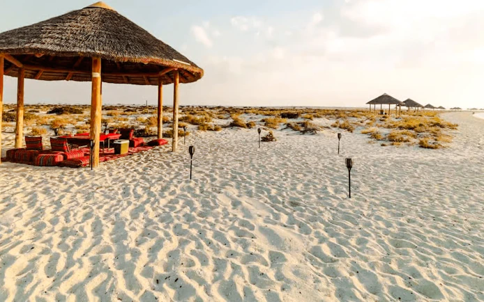 Doha: Al Safliya Island Speedboat Cruise with Beachside Lunch and Swim