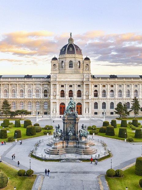 Kunsthistorisches Museum exterior with Maria Theresa Square, Vienna.