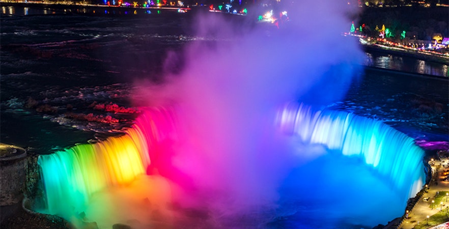 Espetáculo de luzes nas Cataratas do Niágara