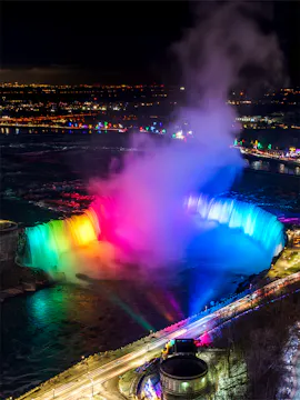 Spettacolo di luci alle Cascate del Niagara