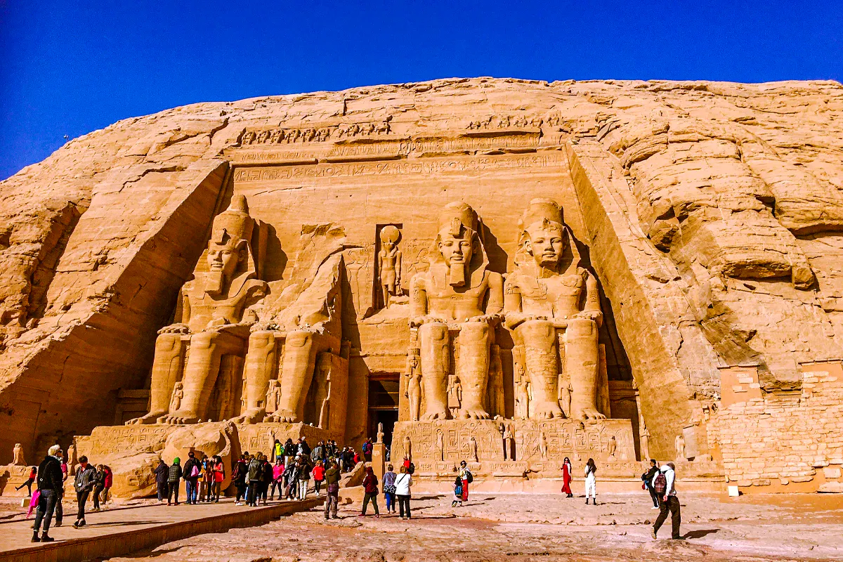saindo de assuã: passeio privado de um dia aos templos de abu simbel com guia egiptólogo-1