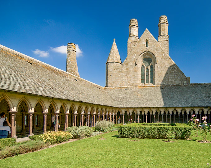 From Paris: Round-Trip Transfers to Mont-Saint-Michel with Abbey Entry