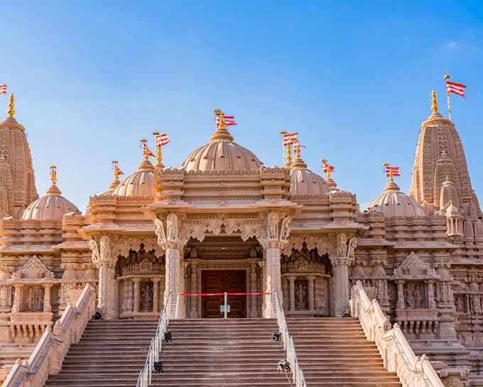 From Dubai: BAPS Hindu Temple & Sheikh Zayed Mosque Full-Day Guided Tour