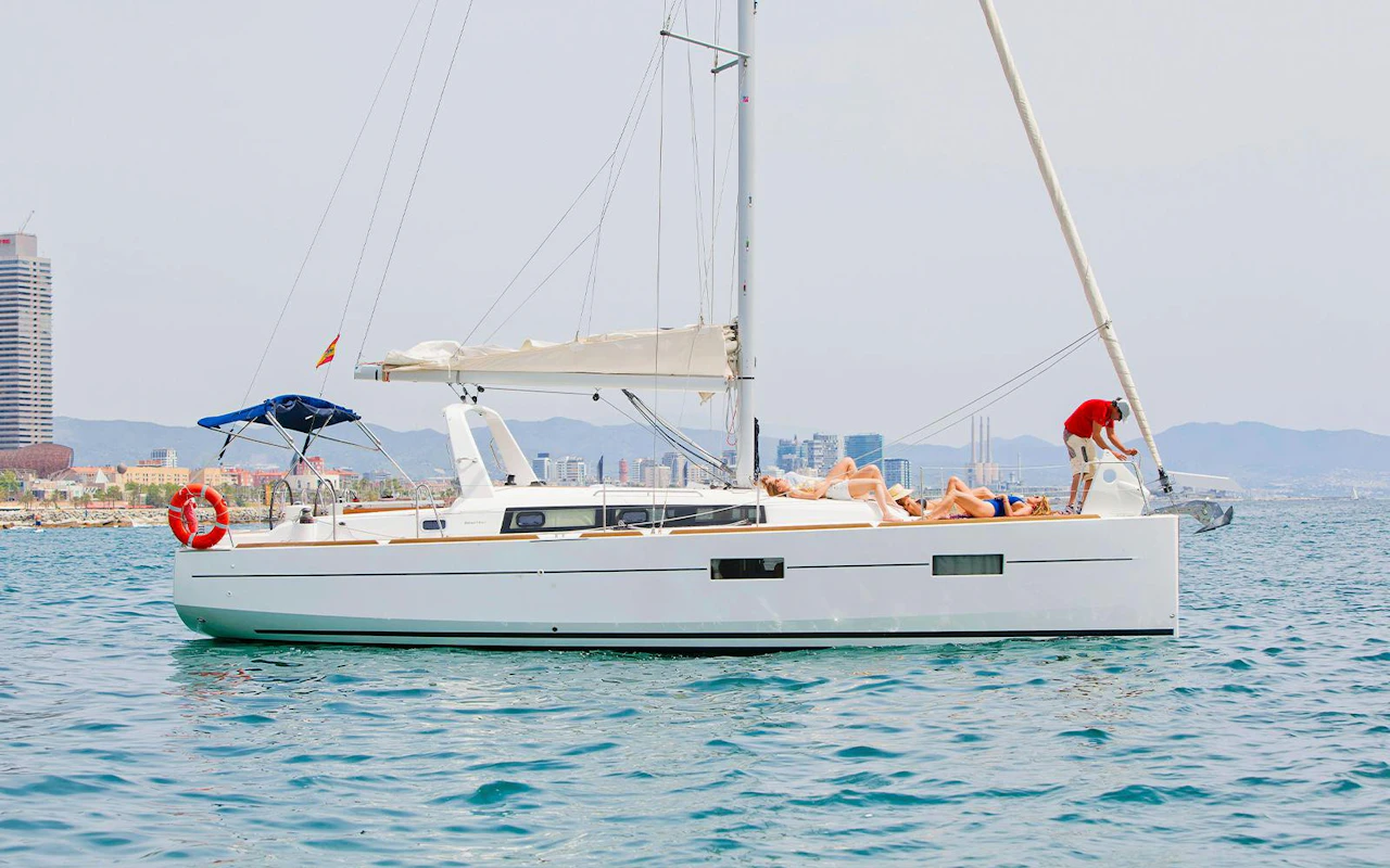 2-stündige Segeltour in Barcelona mit offener Bar und Snacks — 6