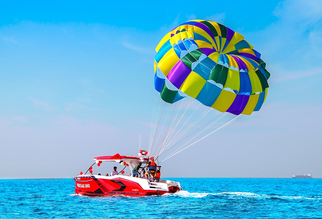 Parasailing in Dubai