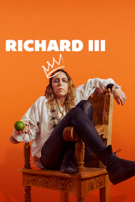 Richard III play at Shakespeare's Globe Theatre, London, with actors in period costumes.